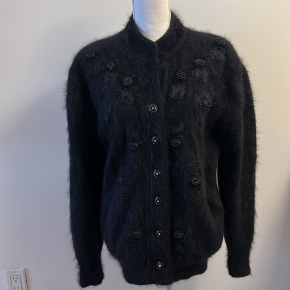 Black Soft Embroidered Roses beaded with fancy buttons Women’s Sweater Size L/XL - Picture 7 of 11